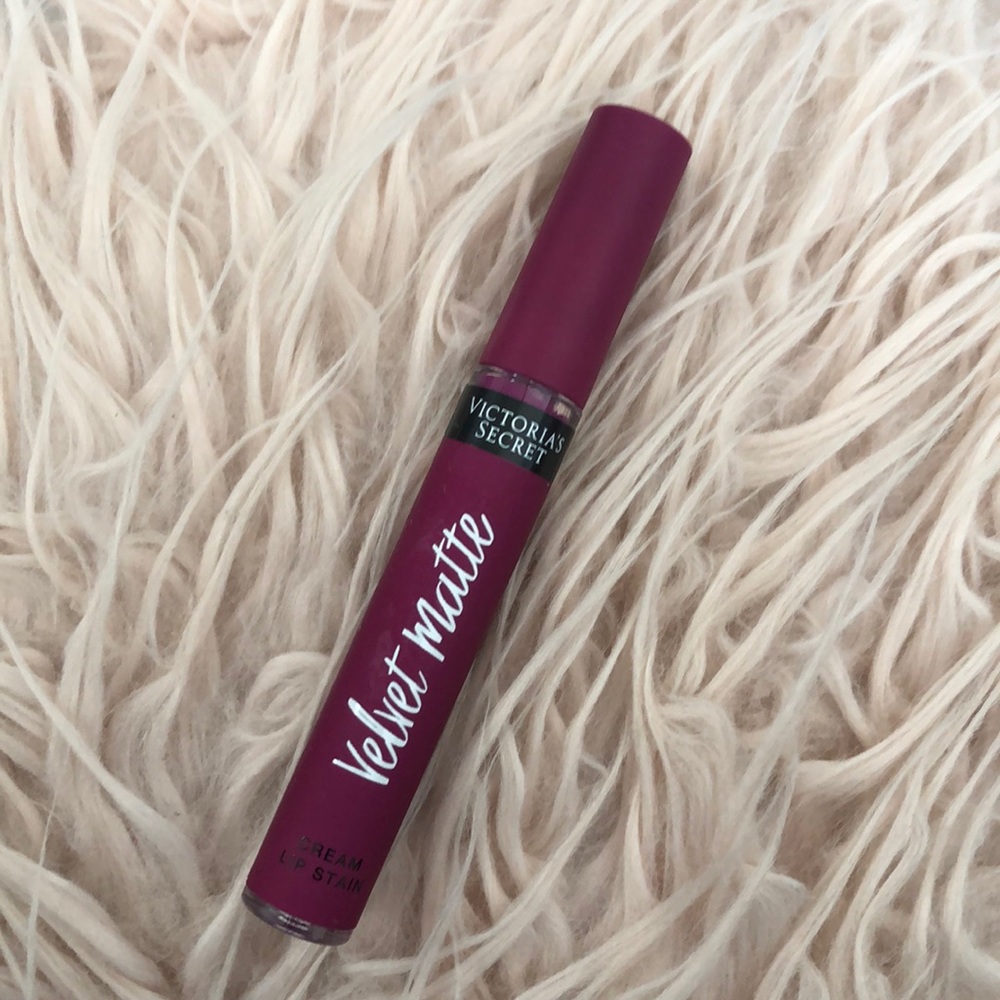 Victoria Secret Scandalous Velvet Matte Lip Stain